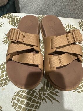 Chaco Tan Women's Strappy Outdoor Sandals size 8